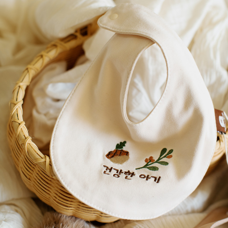 Divpusējs zīdaiņu salviņš ar izšuvumu, cartoon motīvs, ūdensizturīgs un traipu izturīgs, universāls, piemērots no zīdaiņa līdz maziem bērniem