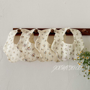 Zīdaiņu seilinājs no gázes — ziedu rokas zīmēts raksts, absorbējošs, 0–12 mēnešiem, universāls, JOEMEGA, korejiešu stils