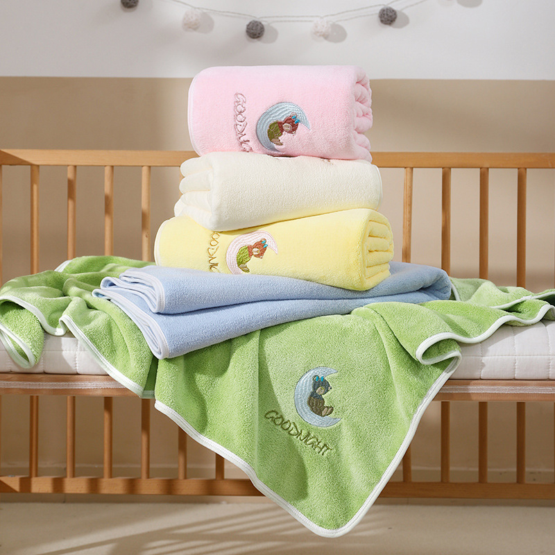 Beebide korallfliisist vannirätik, paksendatud sügisel ja talvel, klass A, pehme ja imav, 150D, 300–400 g, tikand ja vooder, karikatuurimuster