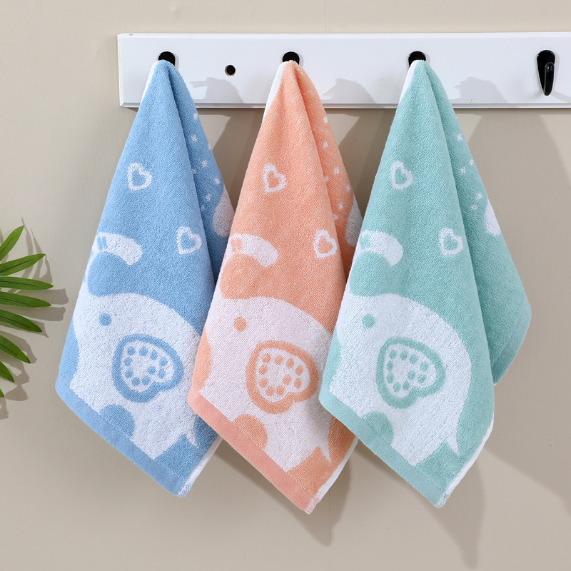 Väikelapse näokäterätik puuvillast džakardkudumisega, 32S niidid, kaal 50–80 g, mustrid: multikas, loomad, geomeetrilised