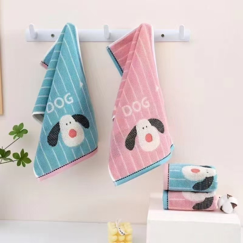 Väikelapse näokäterätik puuvillast džakardkudumisega, 32S niidid, kaal 50–80 g, mustrid: multikas, loomad, geomeetrilised