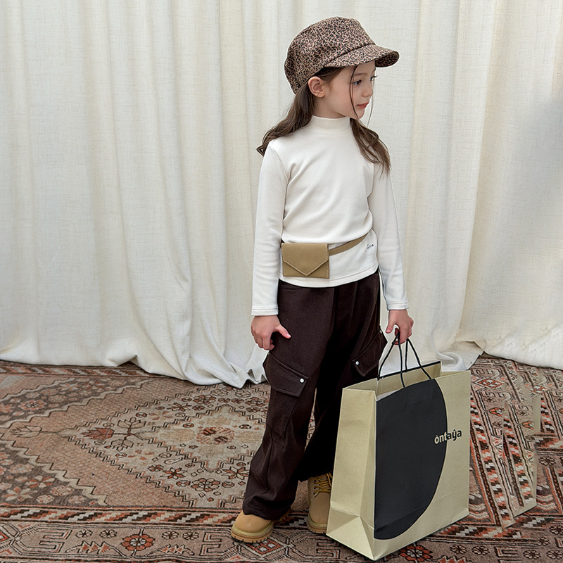 Meitenēm paredzēts pamata krekli ar daļēji augstu kaklu; mousse kašmīra audums; Korejas stila; garās piedurknes; vecuma diapazons 3–8 gadi