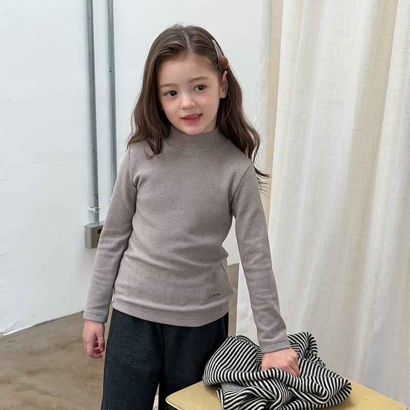 Meitenēm paredzēts pamata krekli ar daļēji augstu kaklu; mousse kašmīra audums; Korejas stila; garās piedurknes; vecuma diapazons 3–8 gadi