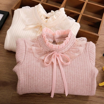 Bērnu adīts tops ar fleece iekšpusi un mežģīņu apkakli, garas piedurknes, apaļš kakla atvērums, 87% kokvilna