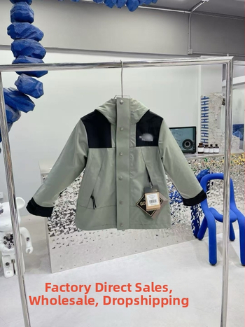 Bērnu jaka: vēja izturīga un ūdensnecaurlaidīga, ar kapuci, 7–12 gadiem, ziemas, pavasara un rudens sezonai