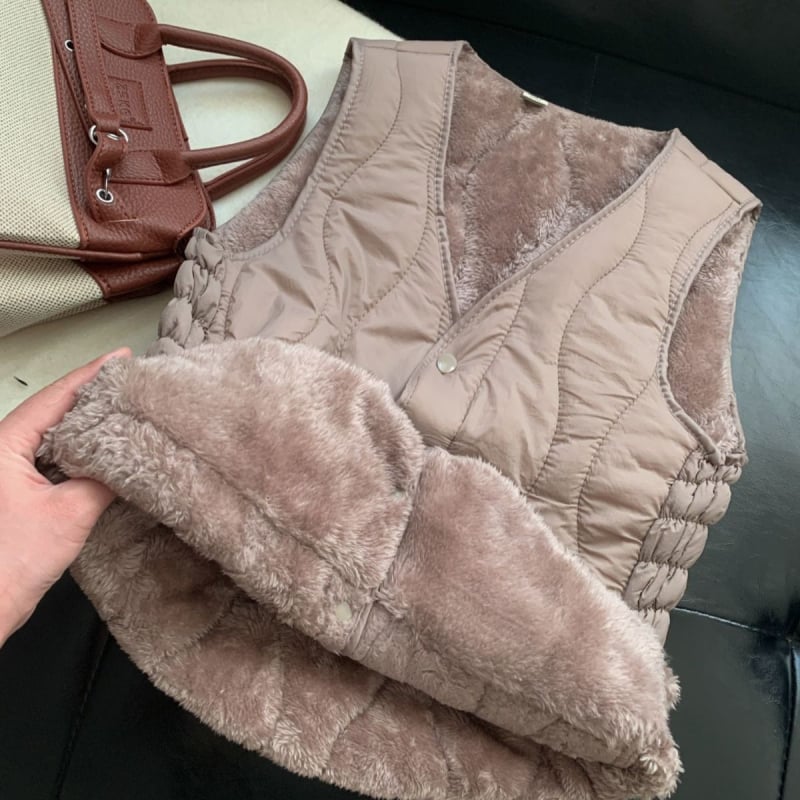 Veste bez piedurknēm ar V kaklu, ultra īss garums, vilnas pildījums, galvenais audums: rayon