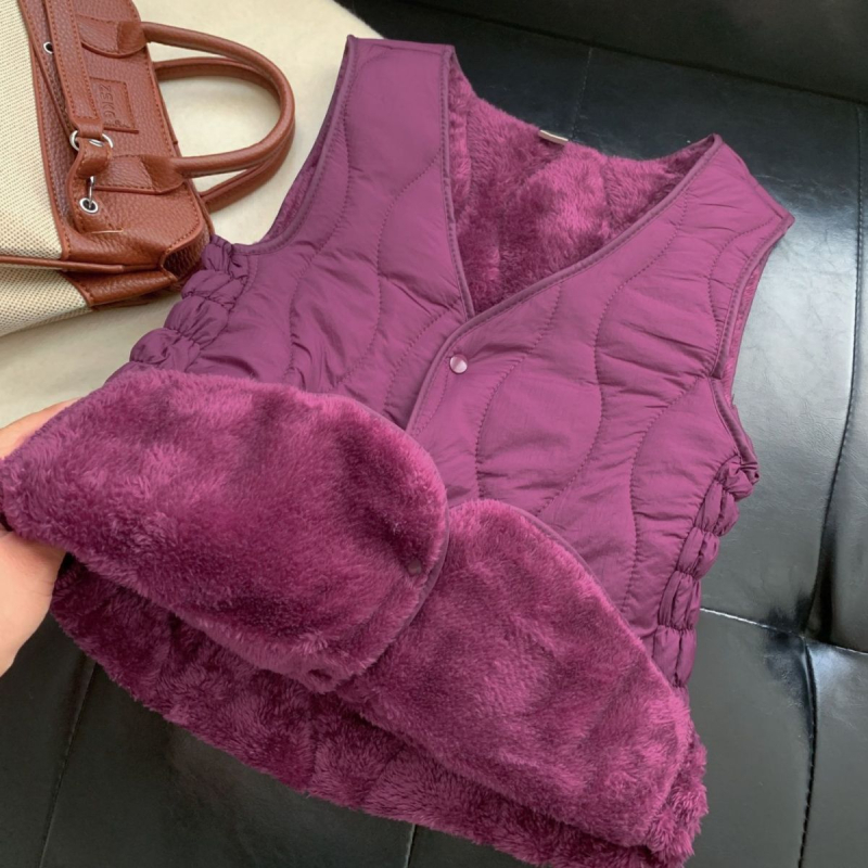 Veste bez piedurknēm ar V kaklu, ultra īss garums, vilnas pildījums, galvenais audums: rayon