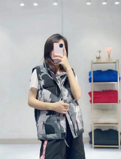 Дамска пухена жилетка с органичен памук и пух от бяла патица, свободна кройка, цип и стояща яка