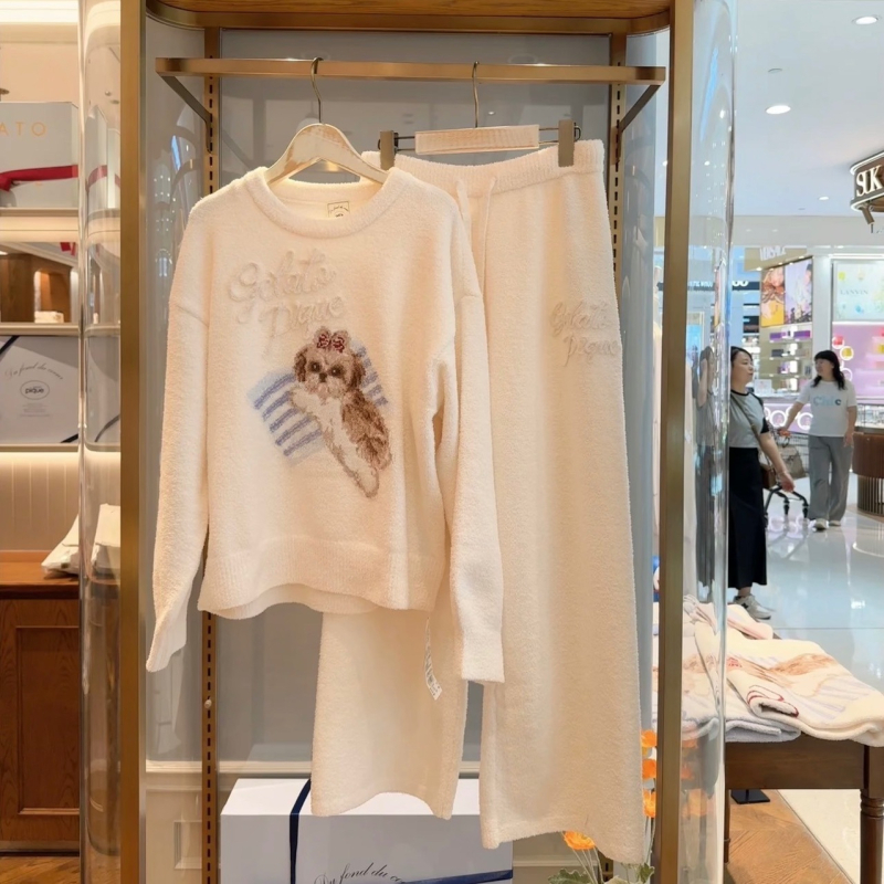 Ženski set pidžame — polu-velur, luksuzan stil, debeli materijal 251–300 g/m², okrugli ovratnik, dugi rukavi, kućna odjeća za jesen/zimu