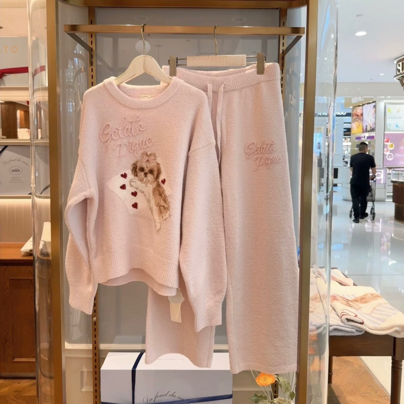 Ženski set pidžame — polu-velur, luksuzan stil, debeli materijal 251–300 g/m², okrugli ovratnik, dugi rukavi, kućna odjeća za jesen/zimu