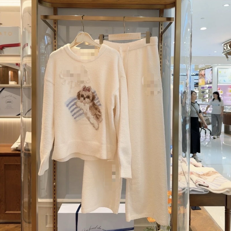Ženski set pidžame — polu-velur, luksuzan stil, debeli materijal 251–300 g/m², okrugli ovratnik, dugi rukavi, kućna odjeća za jesen/zimu