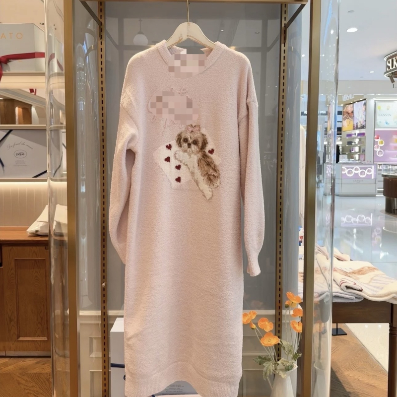 Ženski set pidžame — polu-velur, luksuzan stil, debeli materijal 251–300 g/m², okrugli ovratnik, dugi rukavi, kućna odjeća za jesen/zimu