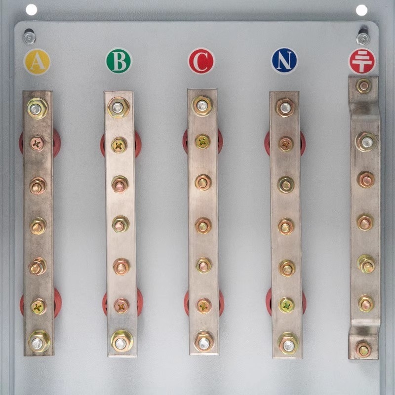 Izoliuota T-jungties dėžė kabeliams su vario šina, sieninis montavimas, IP40, korpusas iš šaltai valcuoto plieno plokštės, pagal užsakymą