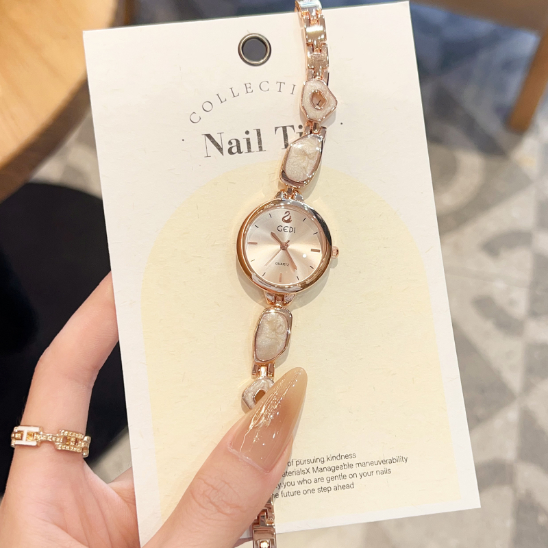 GEDI Ženski sat | kvarcni mehanizam, kućište i narukvica od legure, vodootpornost 30 m, mineralno ojačano staklo, okrugli brojčanik