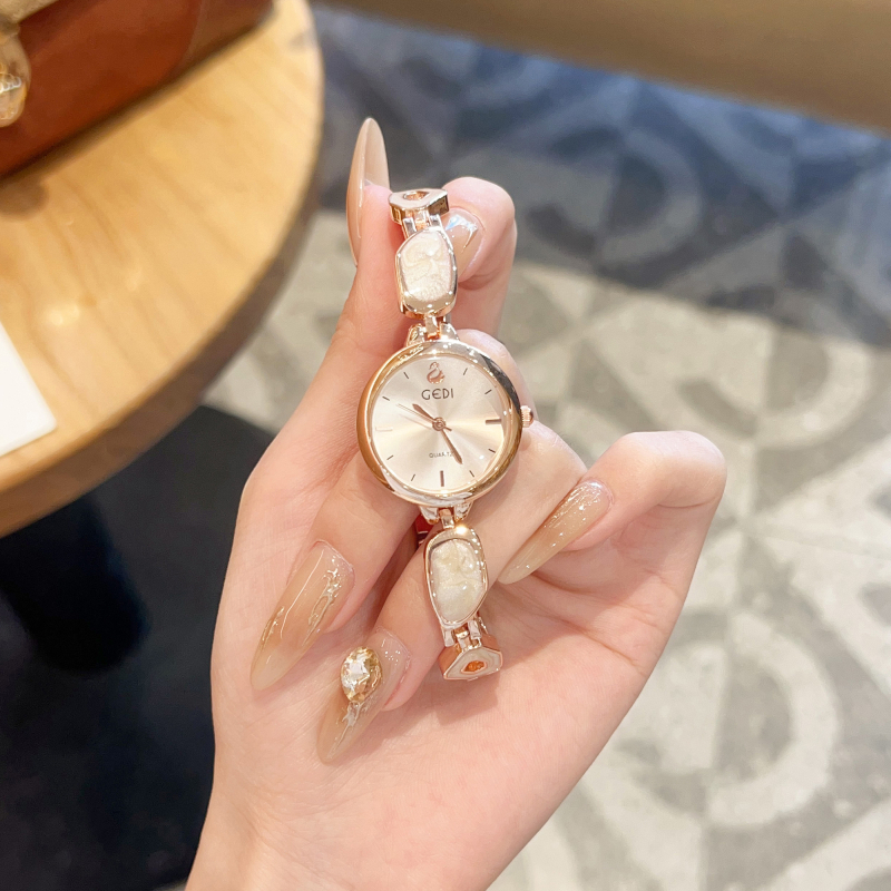 GEDI Ženski sat | kvarcni mehanizam, kućište i narukvica od legure, vodootpornost 30 m, mineralno ojačano staklo, okrugli brojčanik