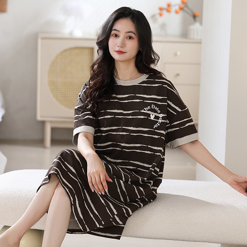 Mājas naktskleita grūtniecēm, 95–100% kokvilna, karikatūras ar svītrām, 3/4 piedurknēm, dubultie kabatas