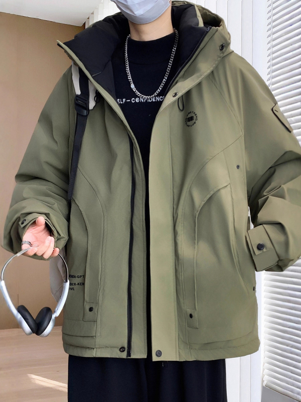 Vīriešu ziemas pūka jaka – pūka saturs 46–50%, pildījums: balts zoss pūds, vēja izturīga un aukstumizturīga, ar kapuci un rāvējslēdzēju