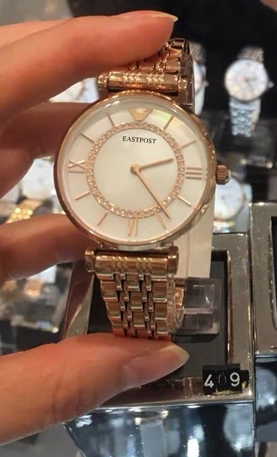 Női divatkaróra rozsdamentes acélból, csillagmintás dizájnnal, kör alakú számlappal, kvarc mechanizmus, 30 m vízállósággal