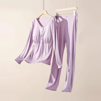 Emadele ja imetamiseks mõeldud modalist pijamakomplekt, triibuline muster, pikad varrukad, püksid, eesmine imetamisavause