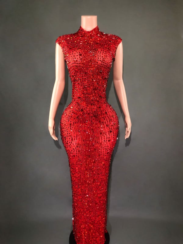 Pikk võrgustikku õhtukleit rhinestone'idega, polüester >95%, seksikas siluett, pikad varrukad, kuumalt kivi paigutus