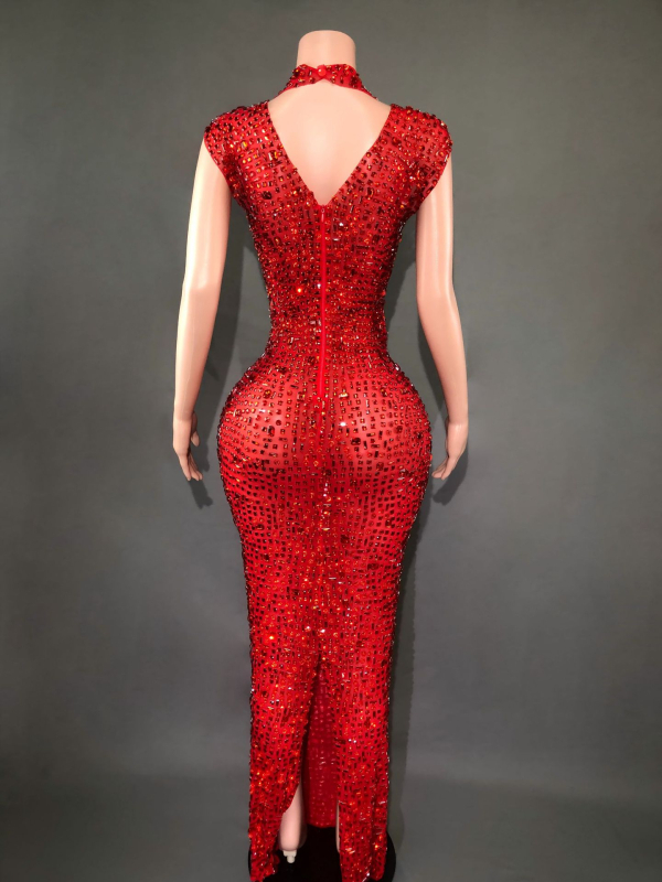 Pikk võrgustikku õhtukleit rhinestone'idega, polüester >95%, seksikas siluett, pikad varrukad, kuumalt kivi paigutus