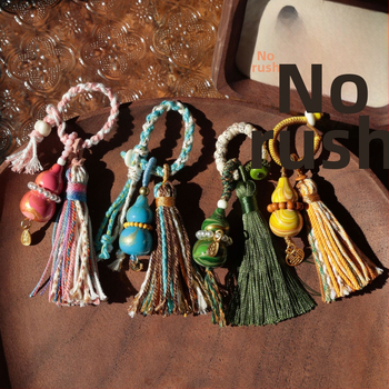 Lakots kulons ar ķirbja formas somām, tālruņiem un atslēgām — oriģinālais dizains, pavasaris 2024, SH3141