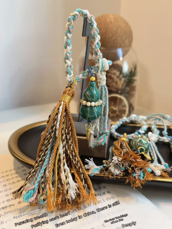 Lakots kulons ar ķirbja formas somām, tālruņiem un atslēgām — oriģinālais dizains, pavasaris 2024, SH3141