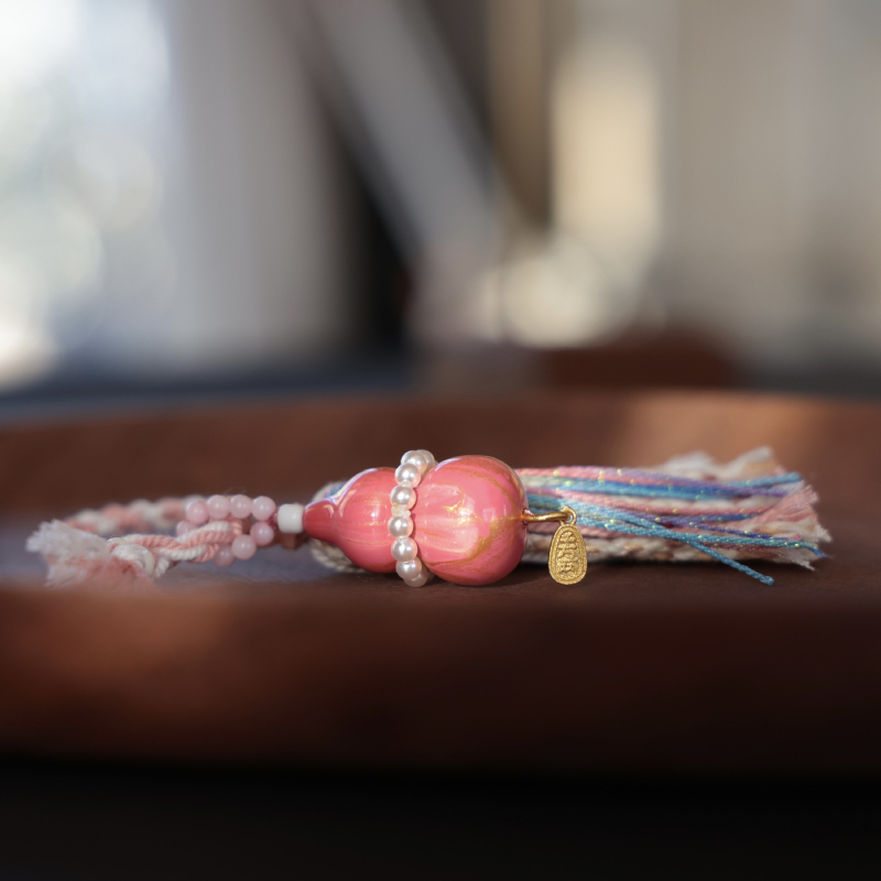 Lakots kulons ar ķirbja formas somām, tālruņiem un atslēgām — oriģinālais dizains, pavasaris 2024, SH3141