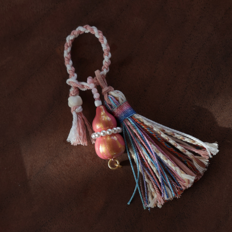 Lakots kulons ar ķirbja formas somām, tālruņiem un atslēgām — oriģinālais dizains, pavasaris 2024, SH3141