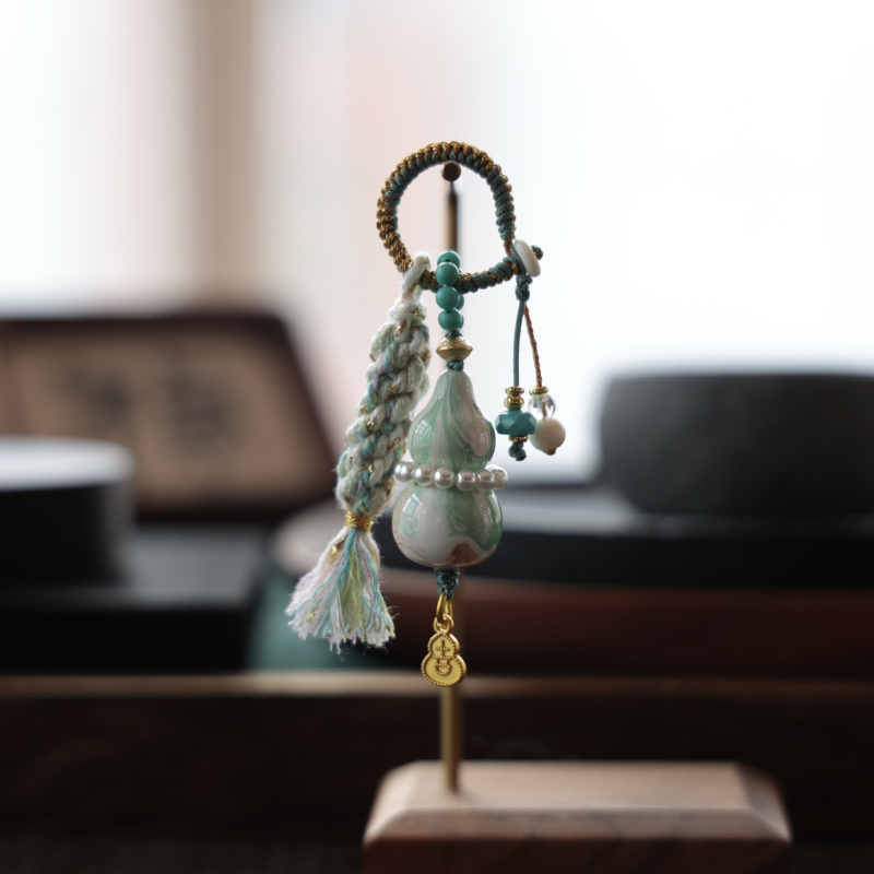 Lakots kulons ar ķirbja formas somām, tālruņiem un atslēgām — oriģinālais dizains, pavasaris 2024, SH3141