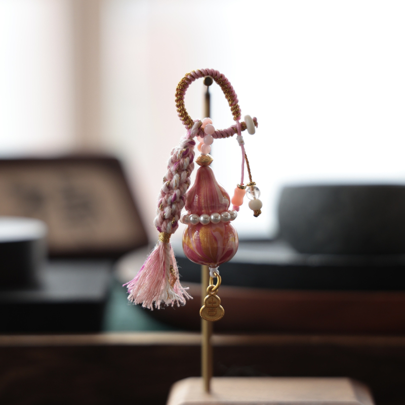 Lakots kulons ar ķirbja formas somām, tālruņiem un atslēgām — oriģinālais dizains, pavasaris 2024, SH3141