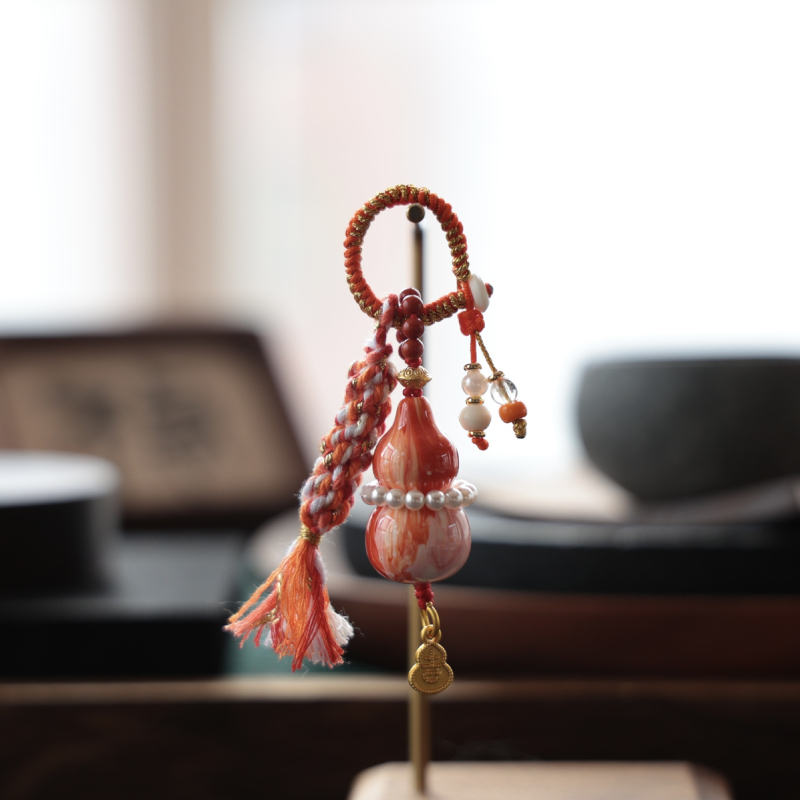 Lakots kulons ar ķirbja formas somām, tālruņiem un atslēgām — oriģinālais dizains, pavasaris 2024, SH3141