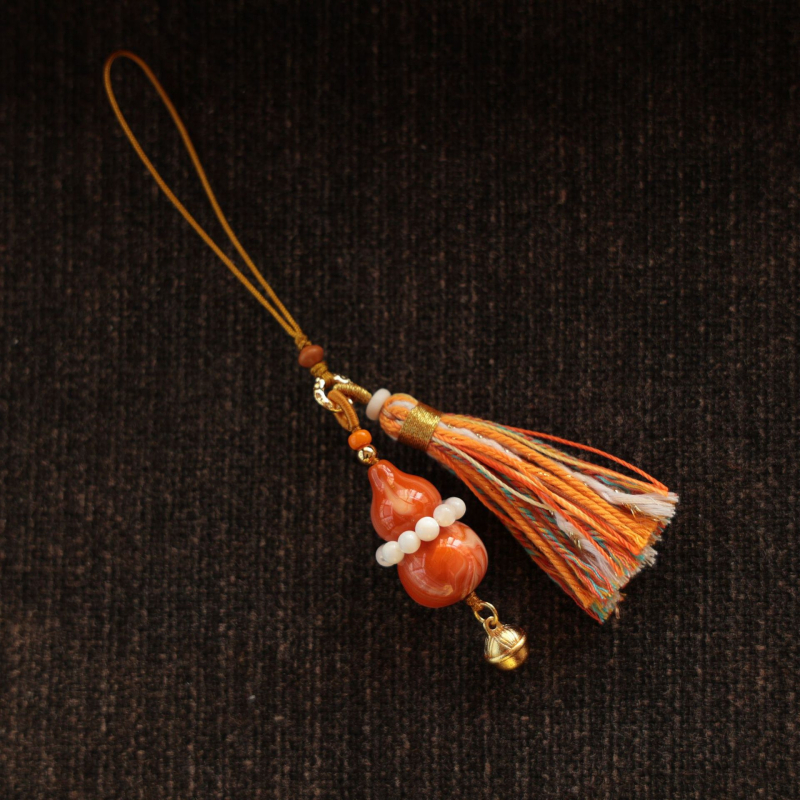 Lakots kulons ar ķirbja formas somām, tālruņiem un atslēgām — oriģinālais dizains, pavasaris 2024, SH3141