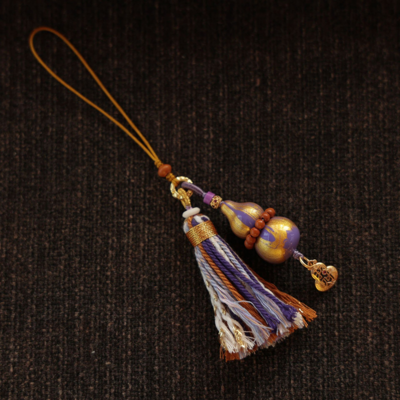 Lakots kulons ar ķirbja formas somām, tālruņiem un atslēgām — oriģinālais dizains, pavasaris 2024, SH3141