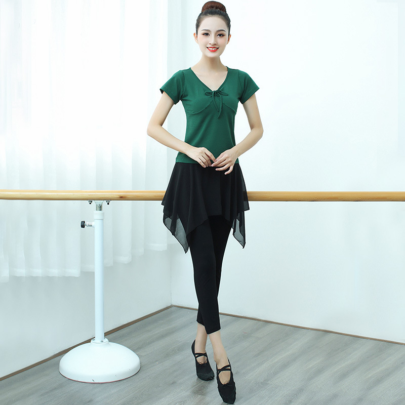 Sieviešu modernā deju apģērbs pieaugušajiem: tips: Mūsdienu deju apģērbs; audums: Lycra; auduma sastāvs: kokvilna 90%; iekšējā odere Lycra; odres sastāvs: kokvilna 90%; piemērots baletam un Latīņu dejām