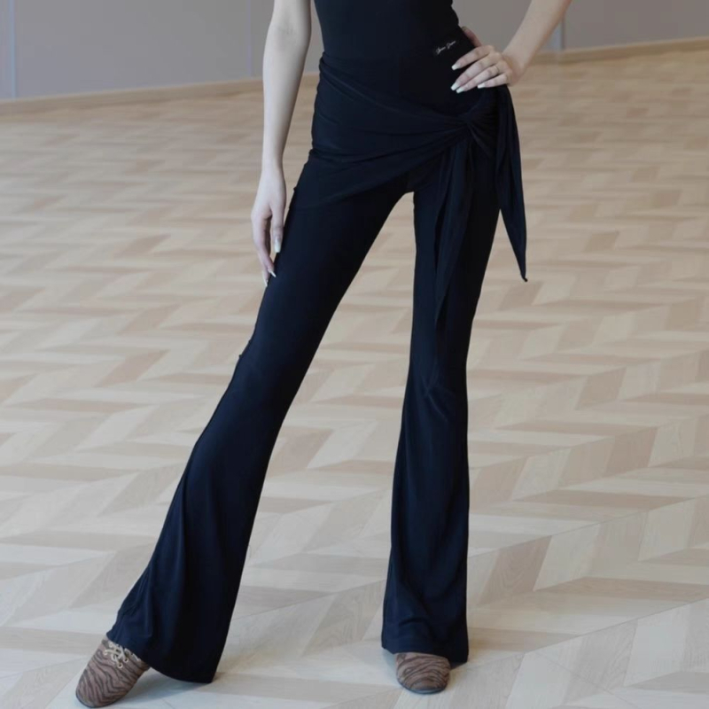 Mūsdienu deju kostīmu komplekts; bez piedurknēm top un platām biksēm; kordurojas audums ar lina saturu; oderējums no spandeksa