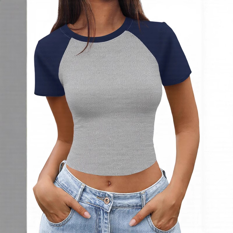 Ženski T-shirt s kratkim rukavima i blokovima boja, chenille tkanina, uski kroj, cropped top, okrugli izrez, ljeto