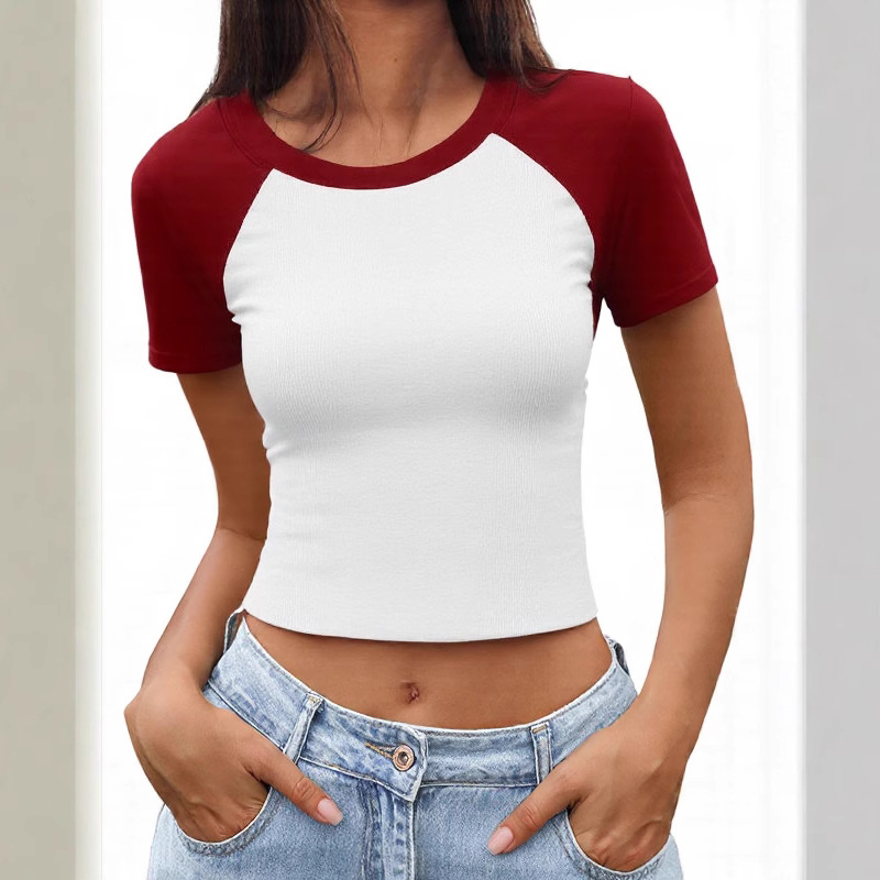 Ženski T-shirt s kratkim rukavima i blokovima boja, chenille tkanina, uski kroj, cropped top, okrugli izrez, ljeto