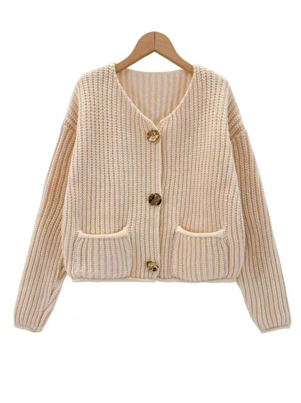 Grubo pleteni kardigan džemper, V-izrez, dugi rukavi, jedinstven uzorak, smjesa akrila 30–50% i nylon <30%, slobodan kroj, dužina 50–65 cm, jesenji stil 2025