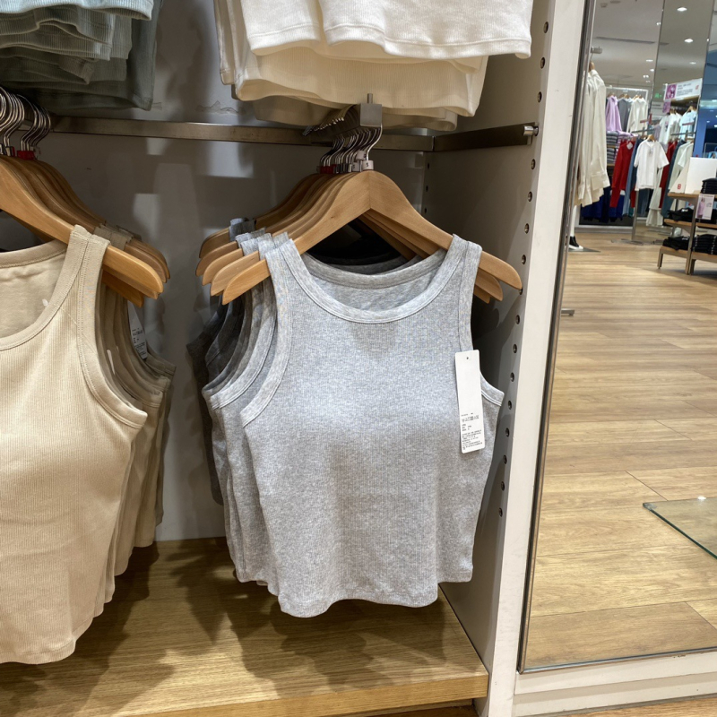 Pamukna majica bez rukava, okrugli ovratnik, uski kroj, kratka duljina, ljeto 2024