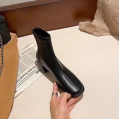 Slim čizme, korejskog stila, četvrtasti nos, debeli potpetica 6–8 cm, gornji dio od mikrovlakana, stražnji zatvarač