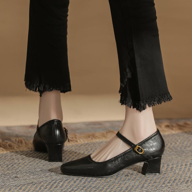 Mary Jane kingad | Mikrofiiber ülemine; ruudukujuline varvas; kummist tald; keskmine konts 3–6 cm