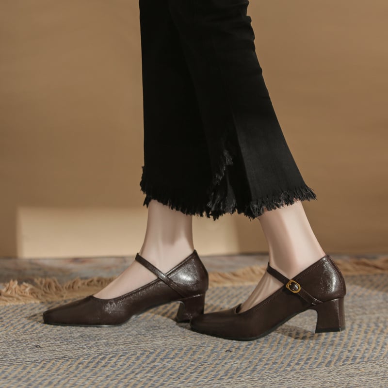 Mary Jane kingad | Mikrofiiber ülemine; ruudukujuline varvas; kummist tald; keskmine konts 3–6 cm