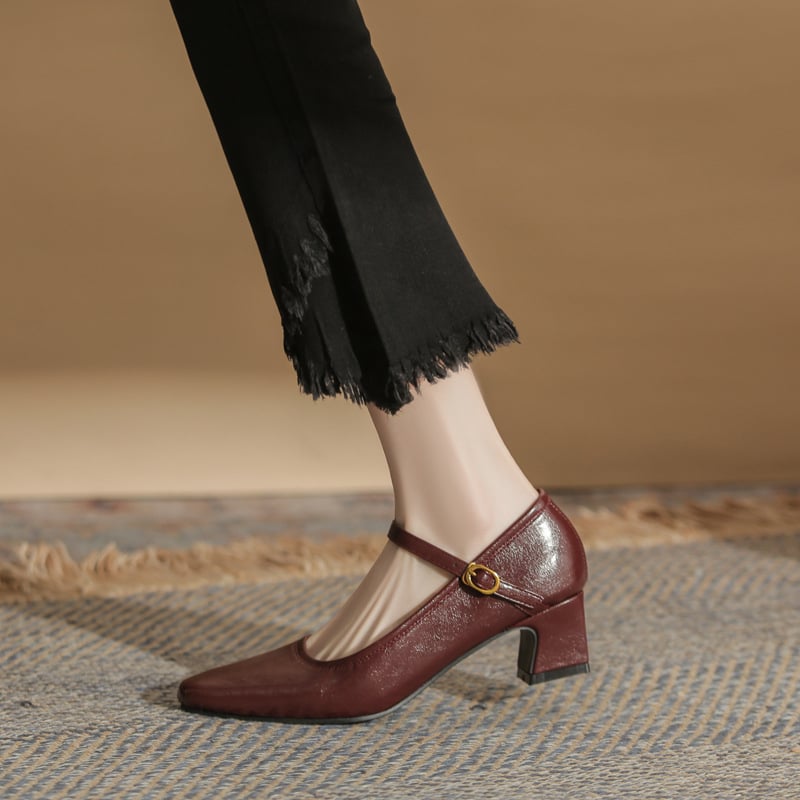 Mary Jane kingad | Mikrofiiber ülemine; ruudukujuline varvas; kummist tald; keskmine konts 3–6 cm