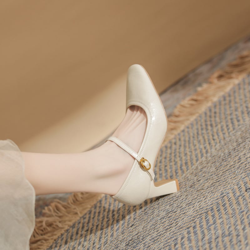 Mary Jane kingad | Mikrofiiber ülemine; ruudukujuline varvas; kummist tald; keskmine konts 3–6 cm