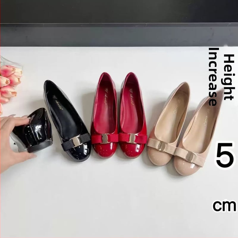 Naiste kingad lipsuga, madal konts kuni 3 cm, ümmargune varvas, ülaosa kahes kihti lambanahast, sisemus lambanahk, tald kumm