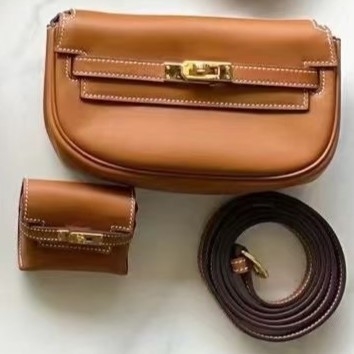 Mini torba preko ramena s dvostrukom funkcijom, sedlast oblik, koža goveda, kopča, džep za ID