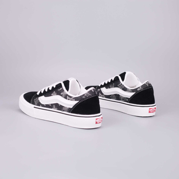 Muške tenisice, platnen gornji dio, prozračna mrežasta unutarnja podstava, okrugli vrh, vezanje šnurkama, gumena potplat