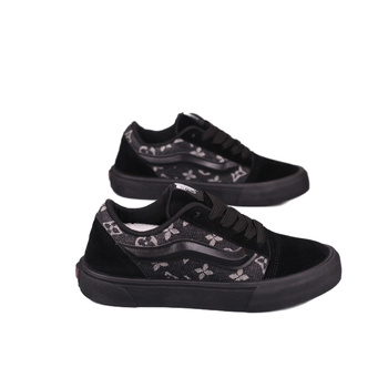 Muške tenisice, platnen gornji dio, prozračna mrežasta unutarnja podstava, okrugli vrh, vezanje šnurkama, gumena potplat