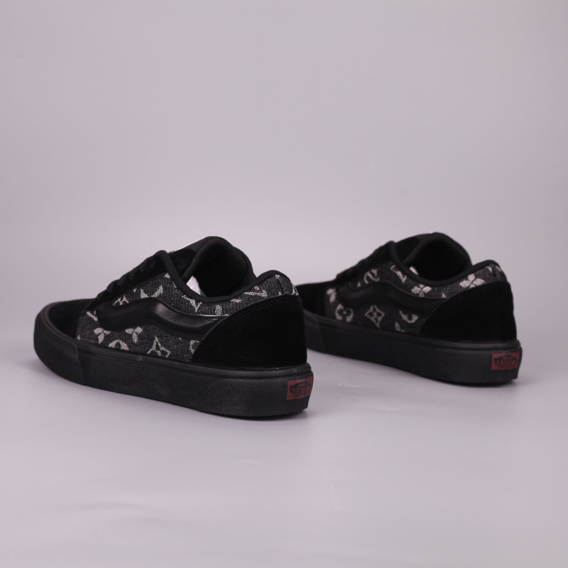 Muške tenisice, platnen gornji dio, prozračna mrežasta unutarnja podstava, okrugli vrh, vezanje šnurkama, gumena potplat